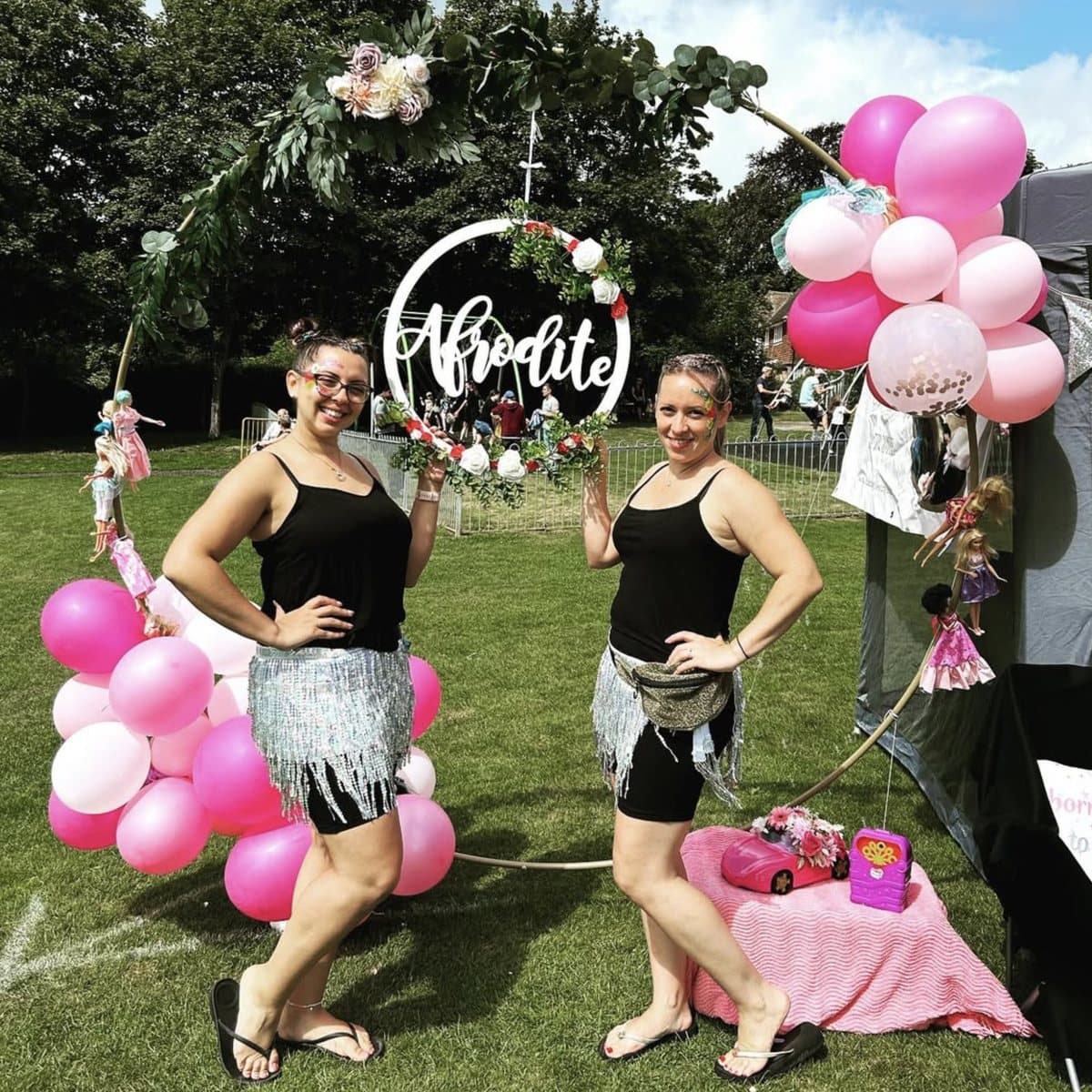 A photo arch with balloons at Weald on the Field